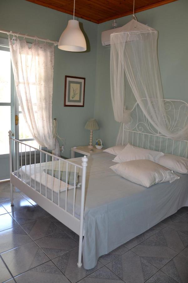 Mihaila Seaside: 2 Bedroom Bungalows Kefalonia Spartià Exterior foto